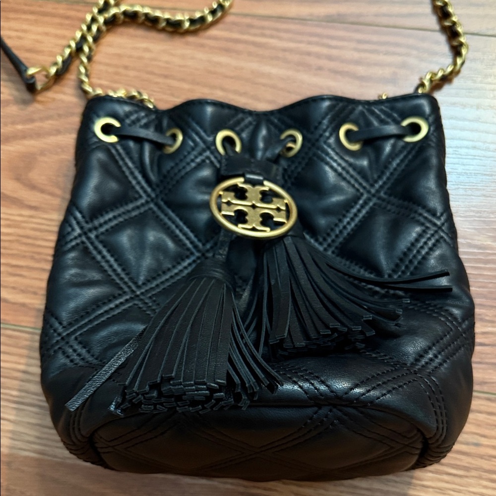 Tory Burch Classic Bucket Bag (almost brand new)